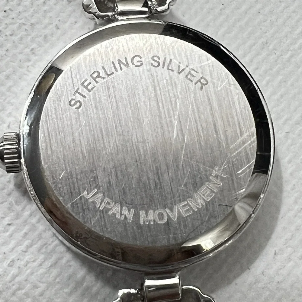 CLASSIC‎ VINTAGE STERLING SILVER CORAL COLOR QUARTZ WATCH 7.25